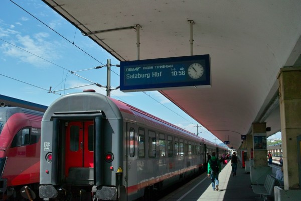 ザルツブルク行き特急列車。