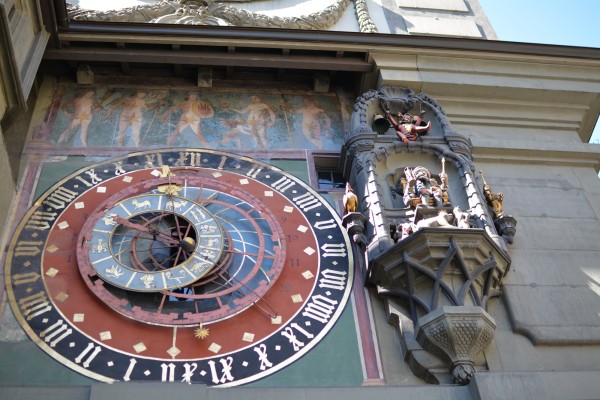 時計塔のつくりはプラハの物とよく似ています。